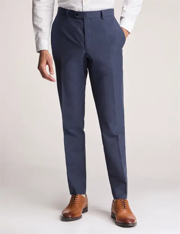 Flat-front trousers that illustrate discreet daily wear and low-profile clothing fit